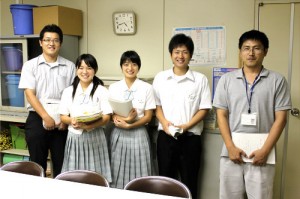 写真左から：清水先生・菊池さん・宮本さん・和田さん・八幡浜市 阿部さん